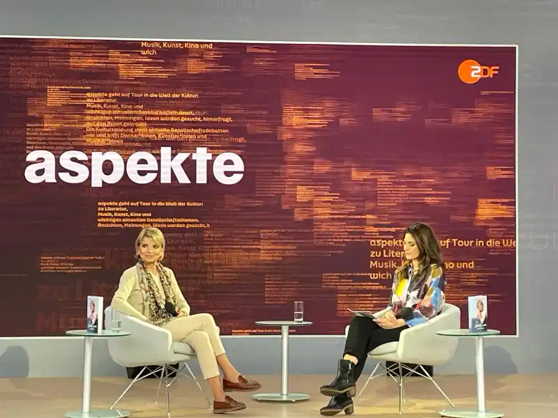 Leipziger Buchmesse 2024 FaltenUschi Glass